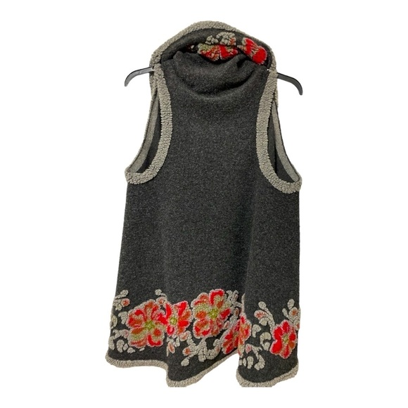 Floral Shawl Collar Sleeveless
Vest Gray Red Sherpa Trim embroidered open front - Picture 3 of 16